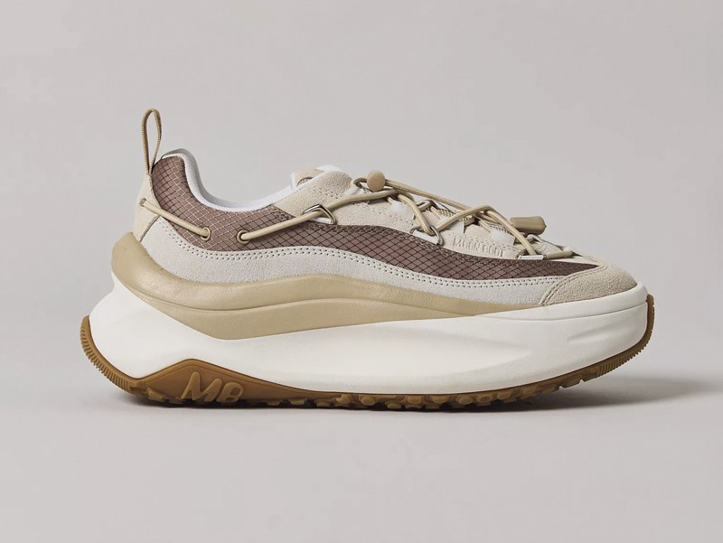 Sneakers chunky urbanas con suelas voluminosas y estética deportiva