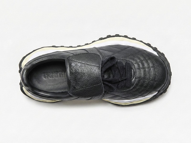 Calzado tipo futsal retro en clave sneakers urbana