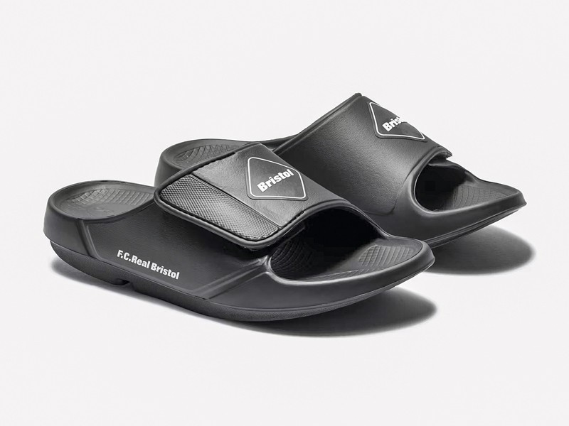 CHANCLAS SANDALIAS HOMBRE TENDENCIA CALZADO MARROQUINERIA BOLSOS CARTERAS PRIMAVERA VERANO 2026 SERMA 158 https___s3.store.hypebeast.com_media_image_63_fc_oofos-ooahh-sport-flex-black-model-5-63fcd1f0.jpg Chanclas sport-tech diferencian capelladas con segmentos y aberturas