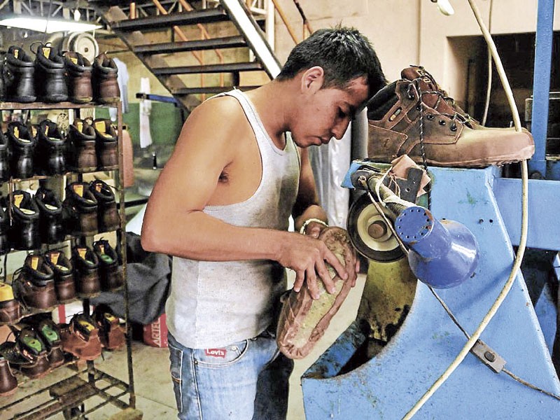 Zapateros peruanos denuncian que el 75% de la oferta total de calzados es de China, e ingresan sin cumplir ningún tipo de fiscalización.