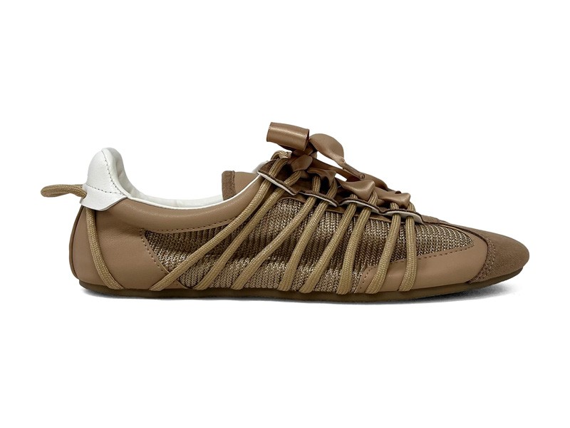 FOTO-5.jpg Destacadas en la tendencia: Las sneakerinas SHERYL