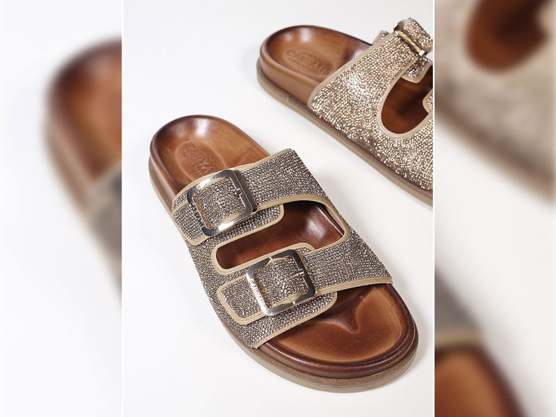 Flat sandals