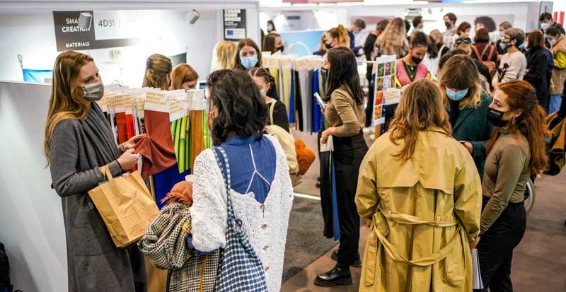 Con más visitantes y expositores, la feria de París divulgó contenidos de moda Primavera-Verano