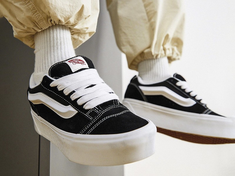 Calzado skater con suelas vulcanizadas y perfiles bajos