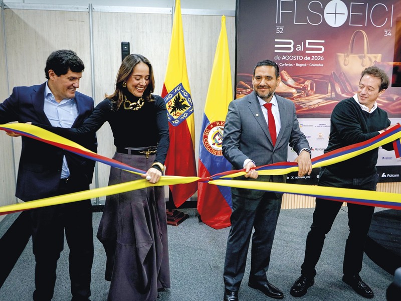 Autoridades de la entidad que agrupa a fabricantes y proveedores, a la hora de la inauguración de la muestra.