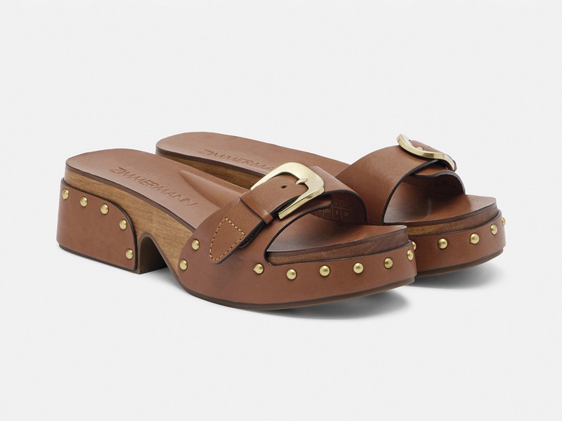 CHANCLAS FAJAS ARTESANALAES MUJER TENDENCIA CALZADO MARROQUINERIA BOLSOS CARTERAS PRIMAVERA VERANO 2026 SERMA 158P01165802.jpg Tiras y hebillas estructuran capelladas para sandalias