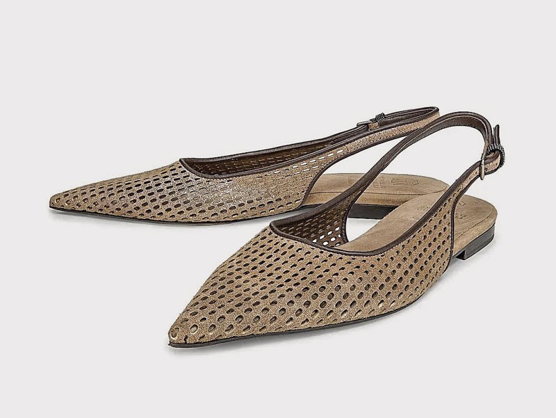 Slingbacks tramados destacan puntas finas y tiras posteriores