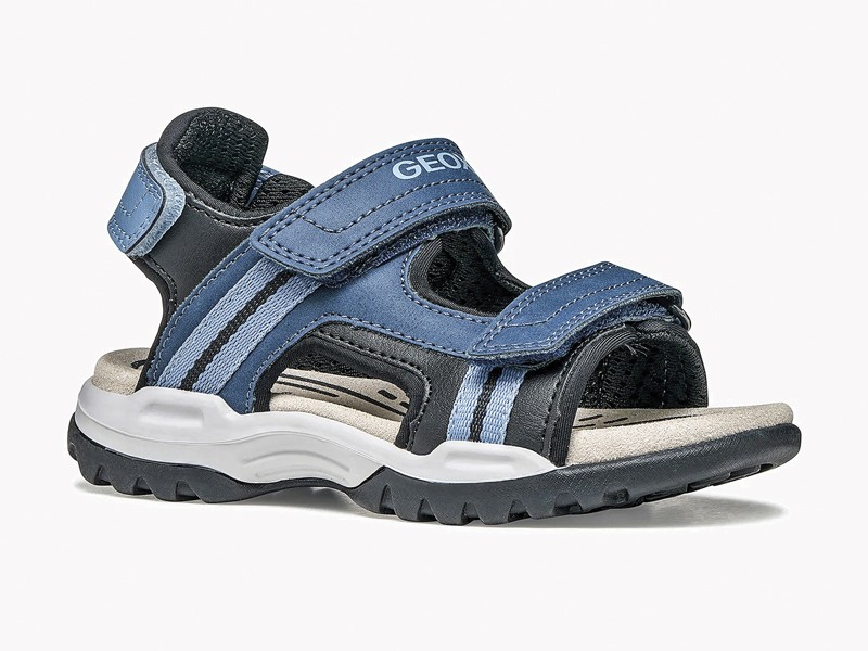 Sandalias infantiles alternan punteras abiertas y semicerradas