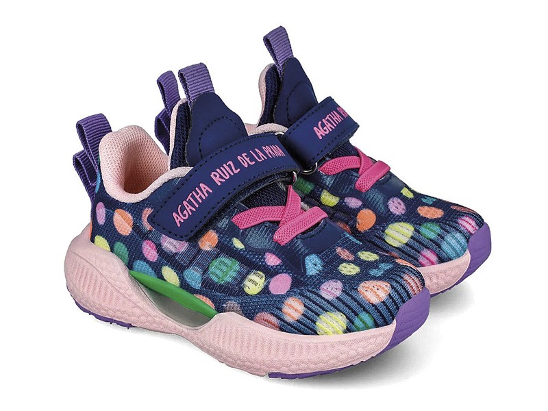 Sneakers infantiles con cierres mixtos y bases voluminosas