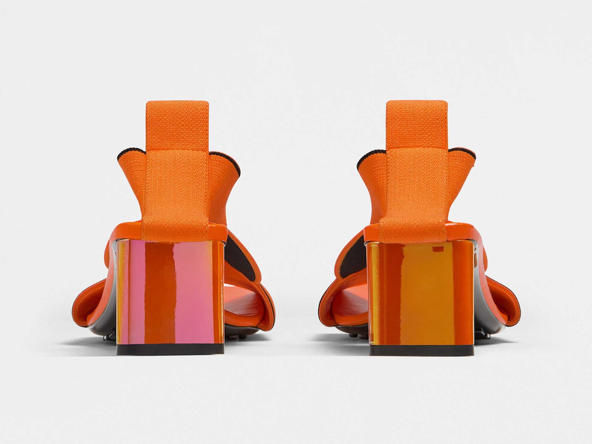 Último lanzamiento de BOTTEGA VENETA: los elastizados Flex