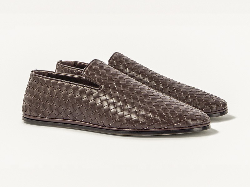 SILUETAS SLIM LISO SPORT HOMBRE CALZADO TENDENCIA PRIMAVERA VERNAO 2026 2027 SERMA 157P01142057_d2.jpg Siluetas slim afinan bajos masculinos con suelas delgadas