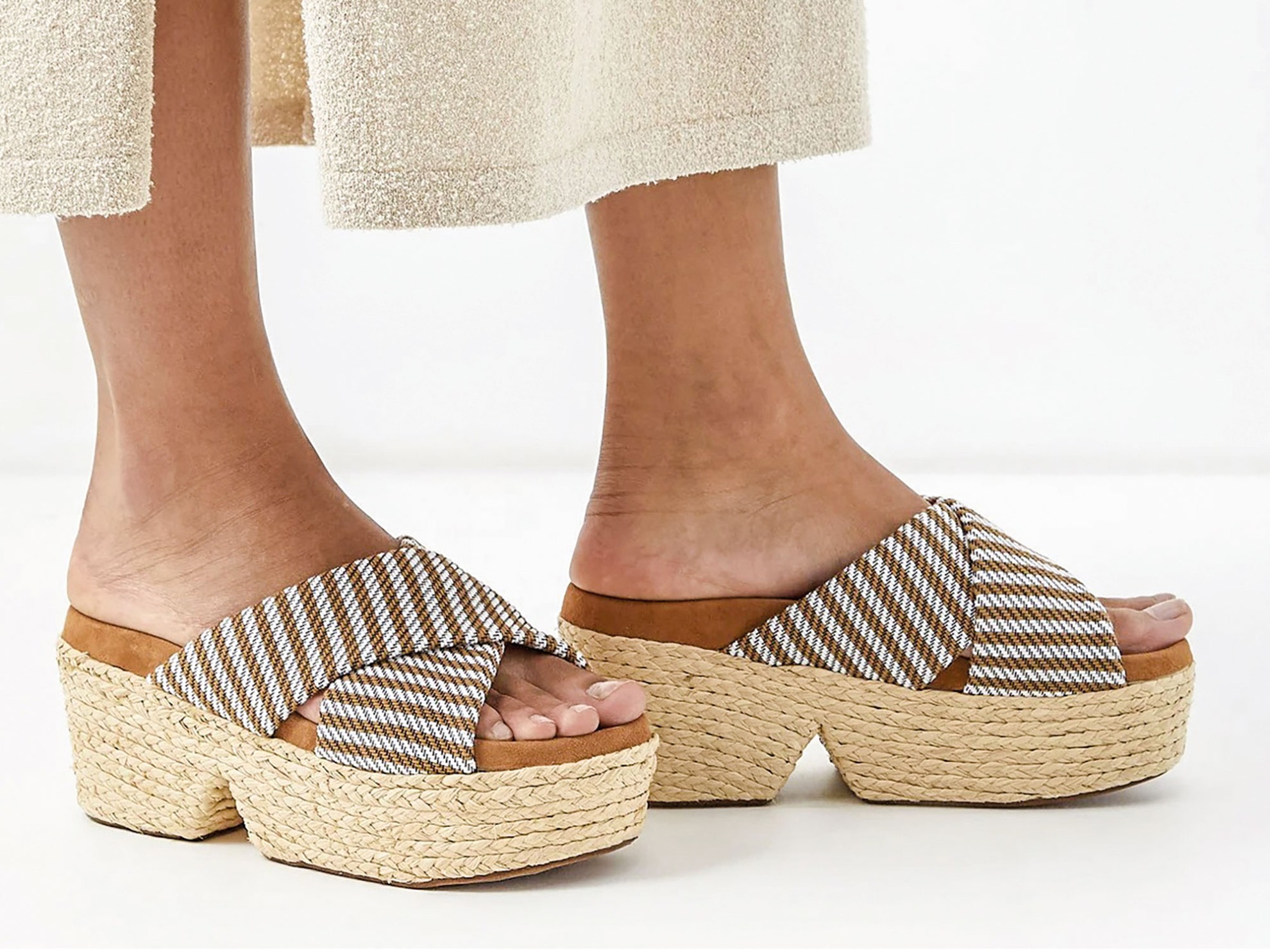 Sandalias y chanclas con plataformas