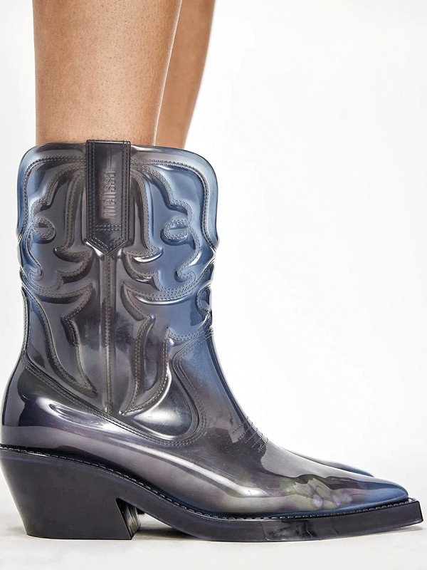 Botas vaqueras con caña alta y puntera afilada