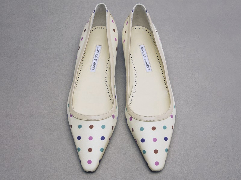 ESTAMPA DE ALUNARES LUNARES POLKA DOTS MUJER TENDENCIA CALZADO MARROQUINERIA BOLSOS CARTERAS PRIMAVERA VERANO 2026 SERMA 158P01158634_d4.jpg Los contrastes bicolores definen calzado y bolsos con lunares