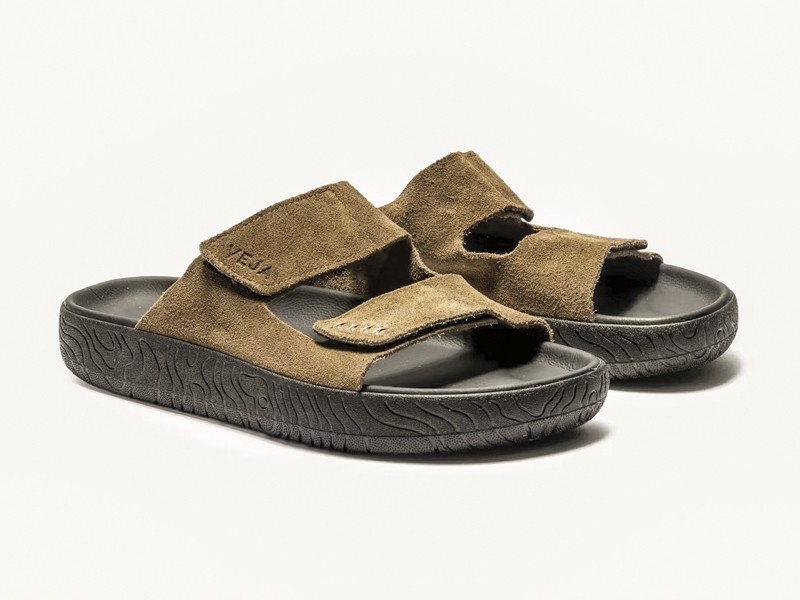 CHANCLAS SANDALIAS HOMBRE TENDENCIA CALZADO MARROQUINERIA BOLSOS CARTERAS PRIMAVERA VERANO 2026 SERMA 158 https___s3.store.hypebeast.com_media_image_4e_9b_shoes-1-4-2956d.jpg Chanclas sport-tech diferencian capelladas con segmentos y aberturas