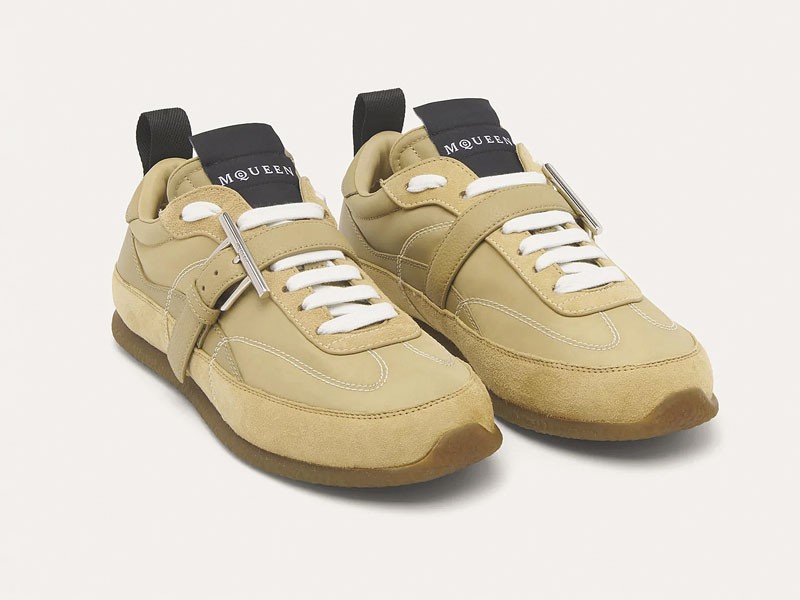 Sneakers retro consolidan suelas gum y color deportivo