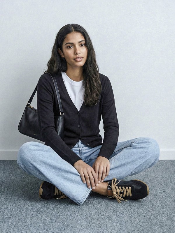 Calzado tipo futsal retro en clave sneakers urbana