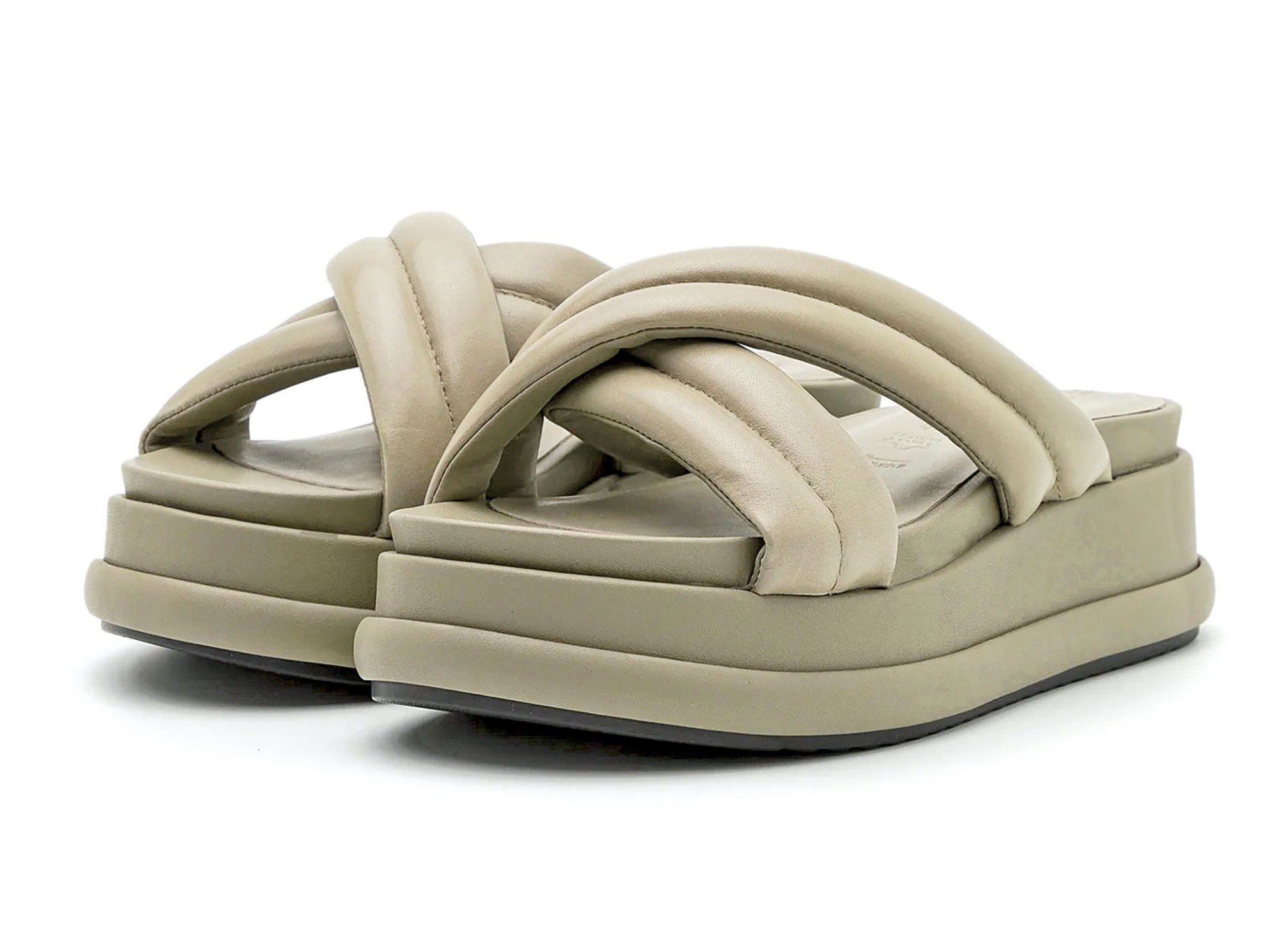 Sandalias y chanclas con plataformas
