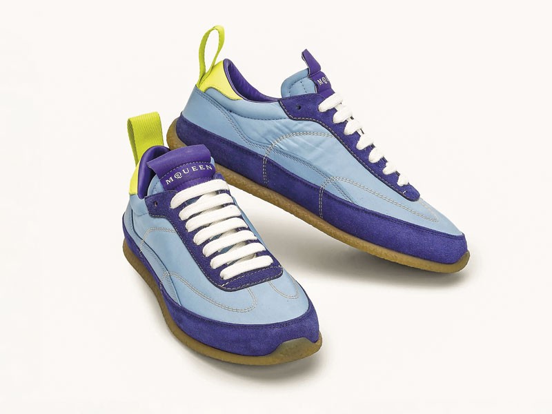Sneakers retro consolidan suelas gum y color deportivo