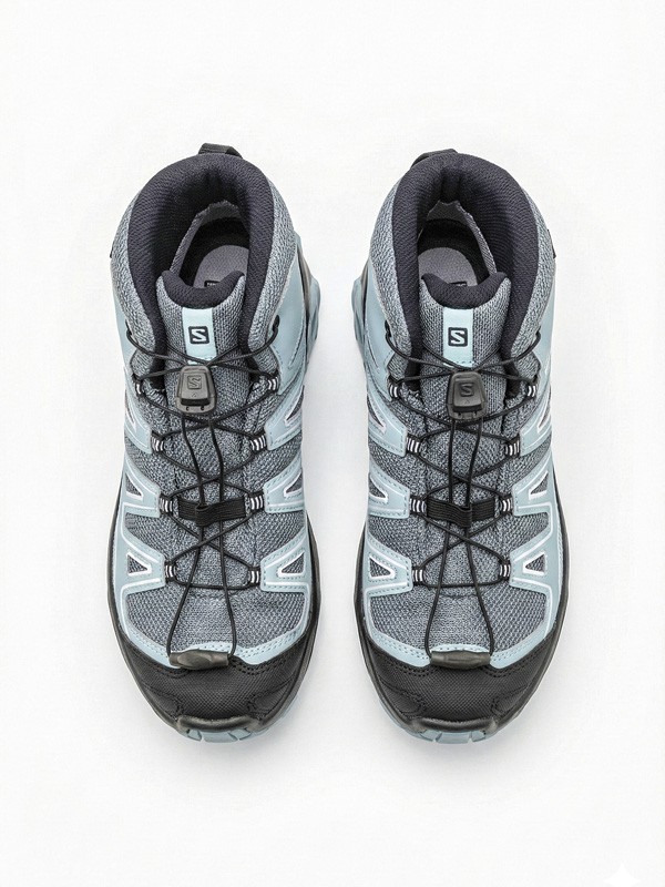 Calzado outdoor infantil con suelas de tracción y refuerzos