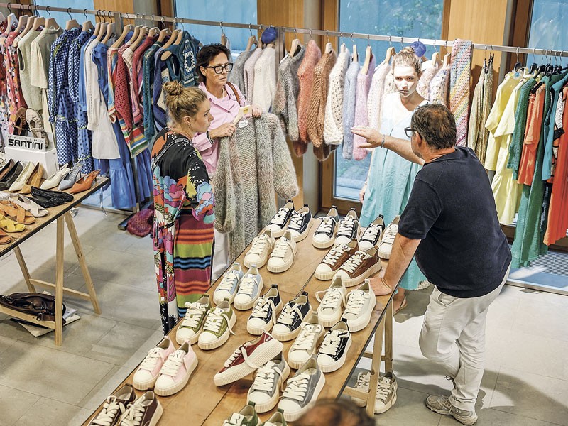 En ambas sedes de Rheinterrasse y KAP.ONE, los visitantes accedieron a una propuesta integrada de calzados, indumentaria y accesorios.