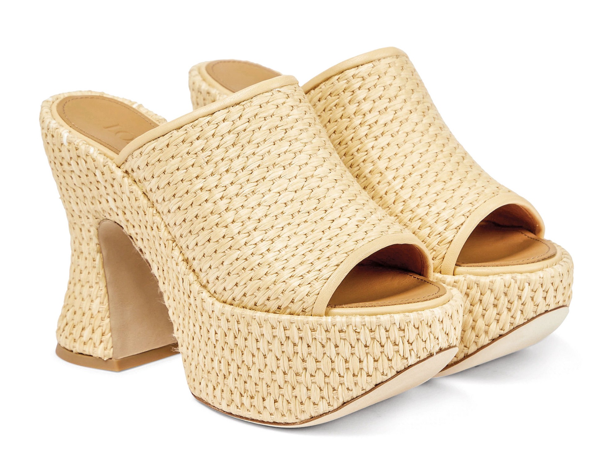 Sandalias y chanclas con plataformas