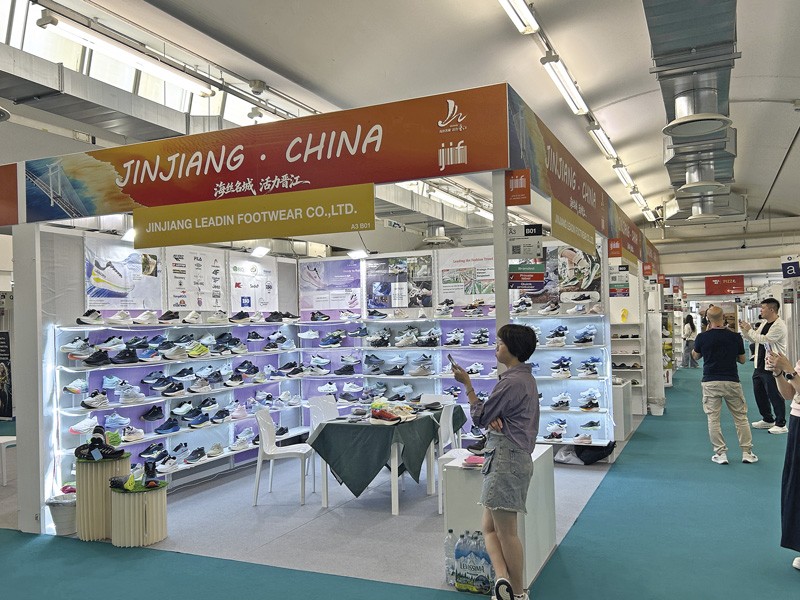 Calzados de Jinjiang de la provincia de Fujian, al sureste de China. EXPO RIVA SCHUH se consolidó como el mayor encuentro global del calzado y manufacturas