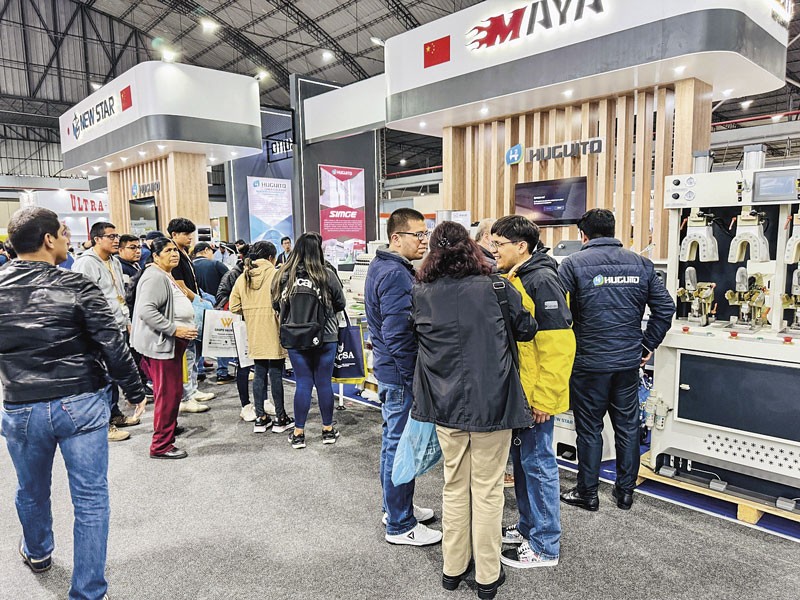 Numerosos fabricantes de calzados de distintos polos industriales de Perú, se dieron cita en EXPO DETALLES.