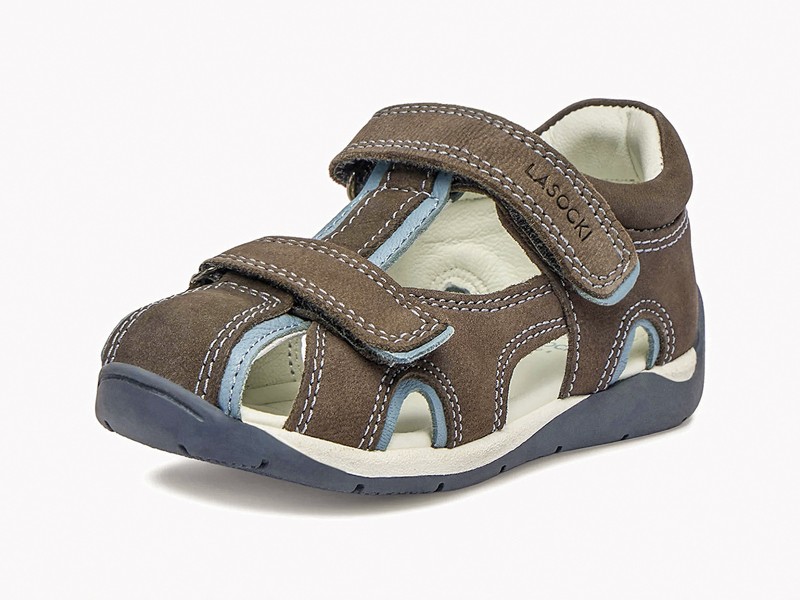 Sandalias infantiles alternan punteras abiertas y semicerradas