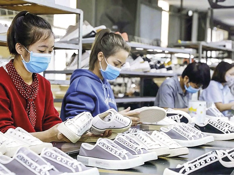 Las tarifas impuestas al calzado deportivo fabricado en Vietnam, afectarán a empresarios y consumidores.