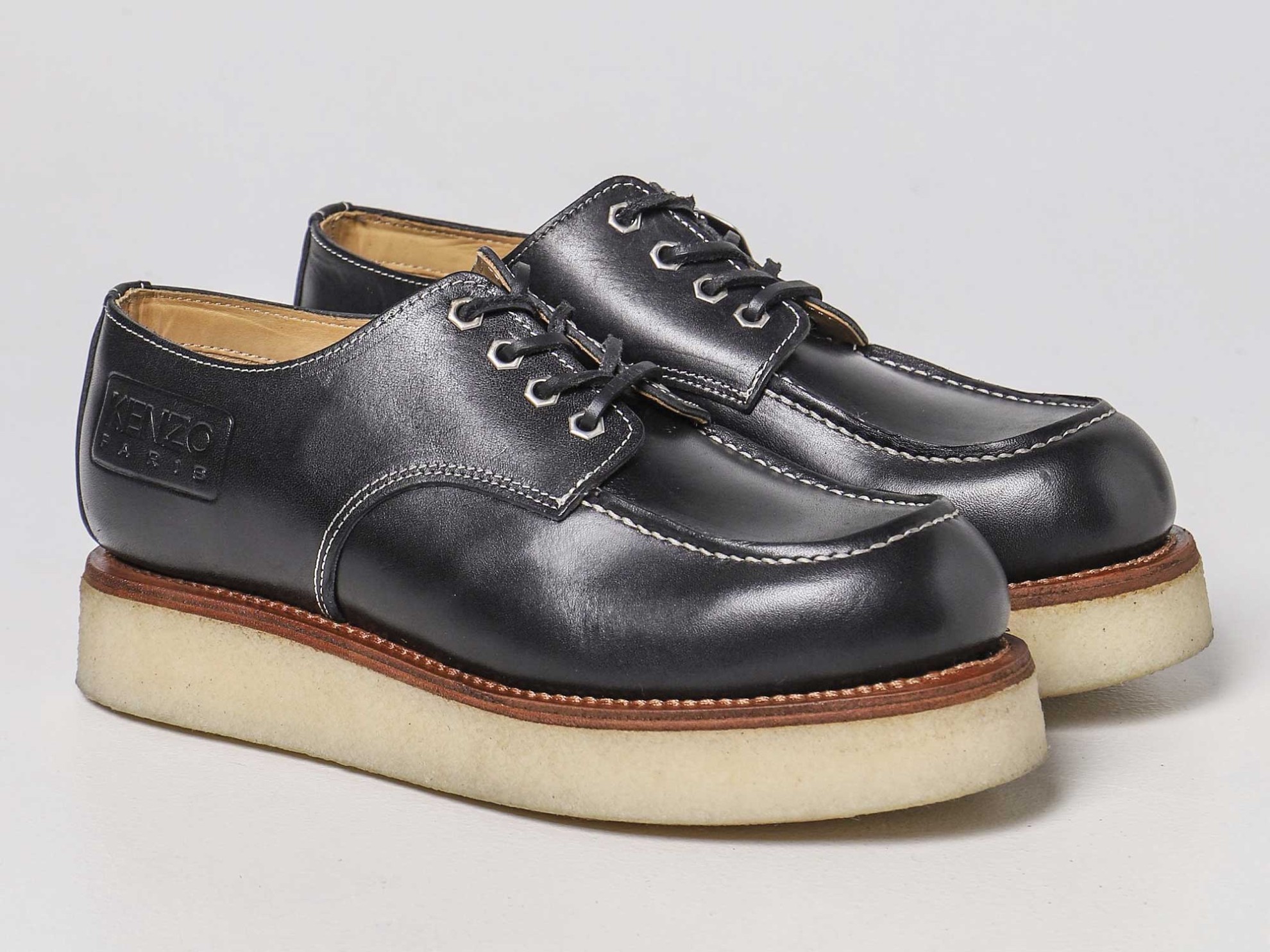 Lace-up sports shoes: More options on casual line 