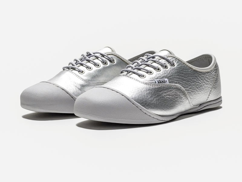 SNEAKERS CLASICAS MUJER CALZADO TENDENCIA PRIMAVERA VERNAO 2026 2027 SERMA167footwear_vans_premium-authenic_VN000DAXLNE.view_1_2048x.jpg Sneakers slim afinan perfiles con suelas bajas