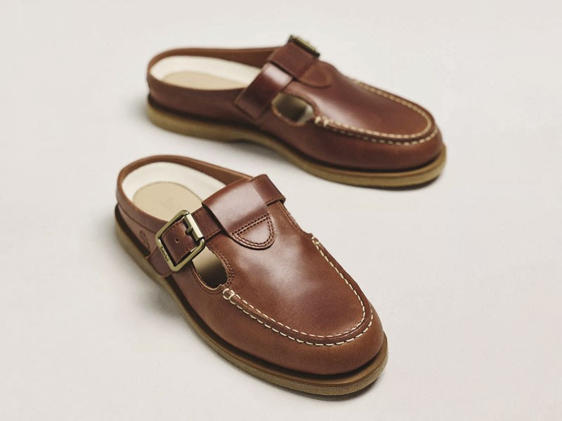 Mules tipo mocasín activan lazos, hebillas y texturas