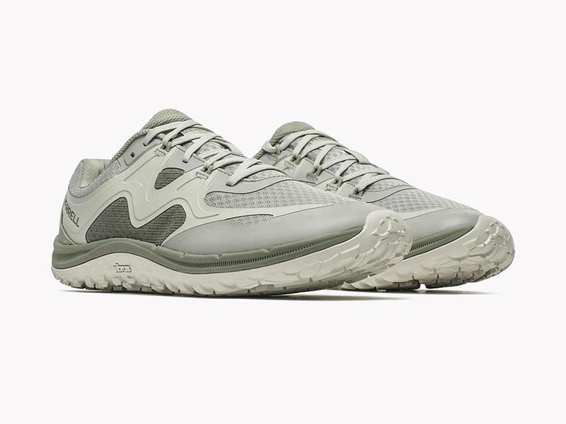SNEAKERS URBANAS ZAPATILLAS ZAPA HOMBRE TENDENCIA CALZADO MARROQUINERIA BOLSOS CARTERAS PRIMAVERA VERANO 2026 SERMA 158445.jpg La transición capellada-suela define las sneakers urbanas masculinas