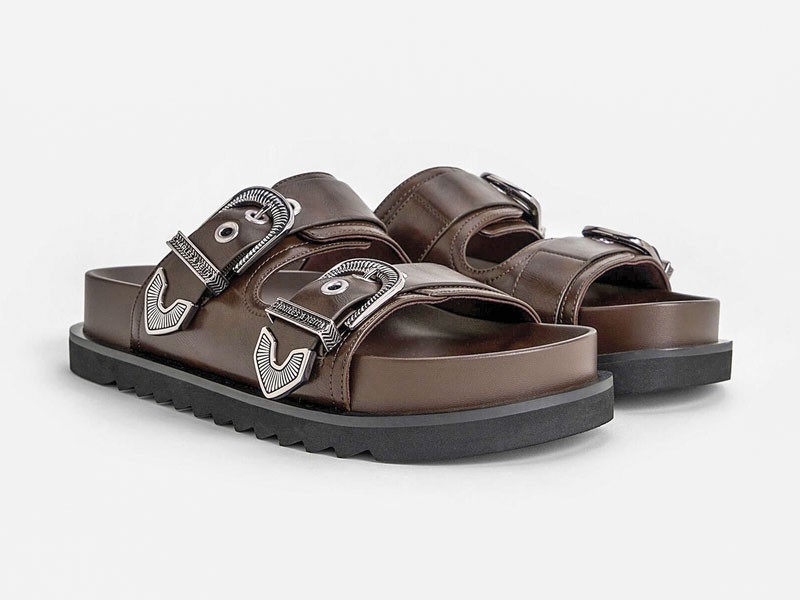Flat sandals
