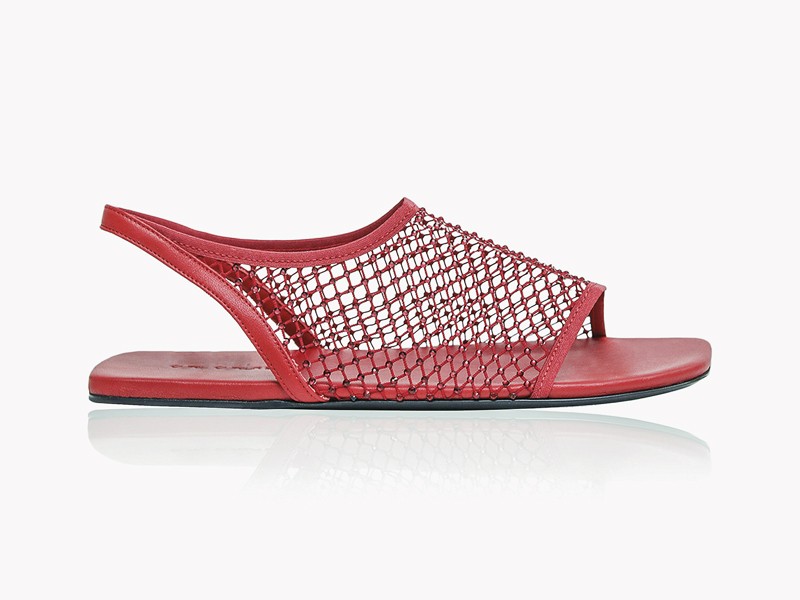SLINGBACKS DESTALONADOS MUJER TENDENCIA CALZADO MARROQUINERIA BOLSOS CARTERAS PRIMAVERA VERANO 2026 SERMA 158christopher-esber-red-minette-sa-(1).jpg La geometría superficial transforma slingbacks femeninos