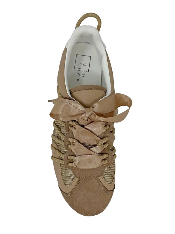 FOTO-6.jpg Destacadas en la tendencia: Las sneakerinas SHERYL