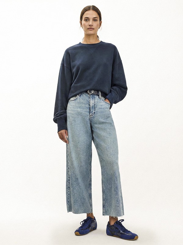 Calzado tipo futsal retro en clave sneakers urbana