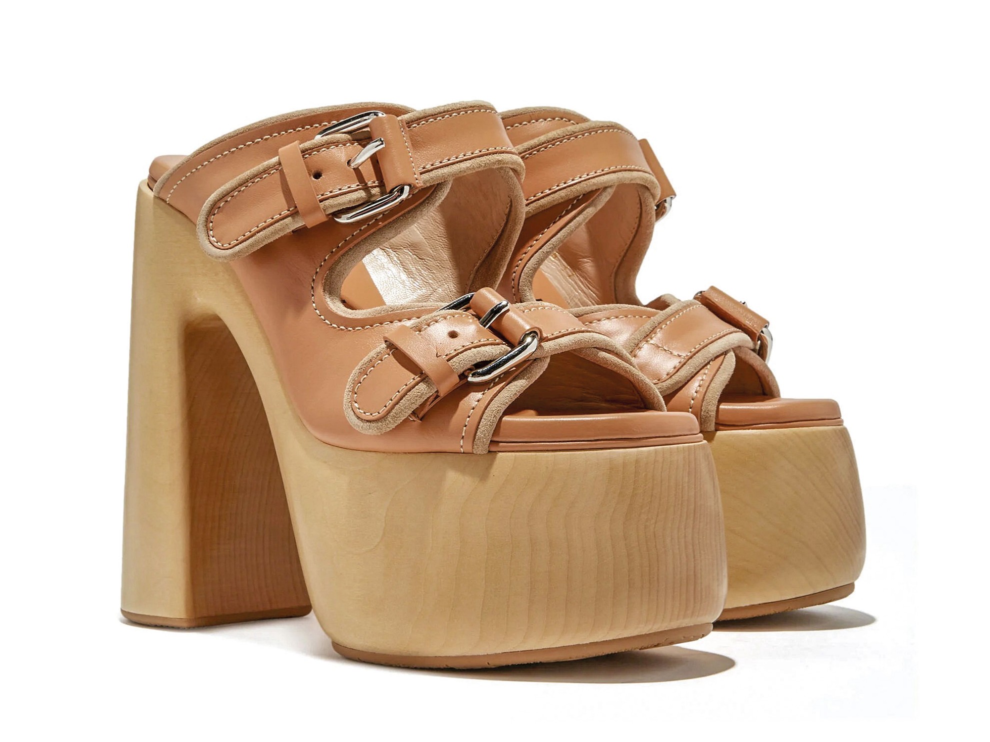 Sandalias y chanclas con plataformas