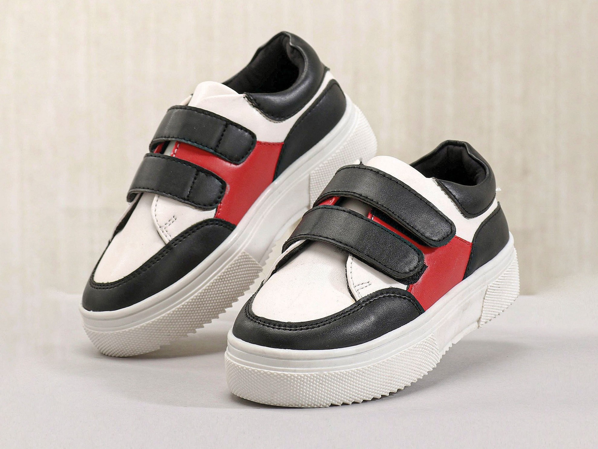 Closed children's shoes: comfortable and fun