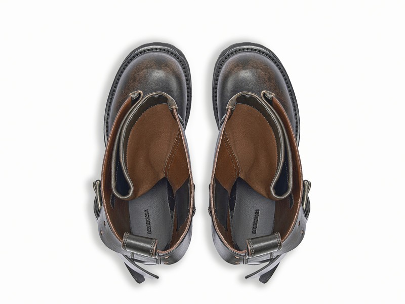 La estética apocalíptica de las motoqueras de BALENCIAGA