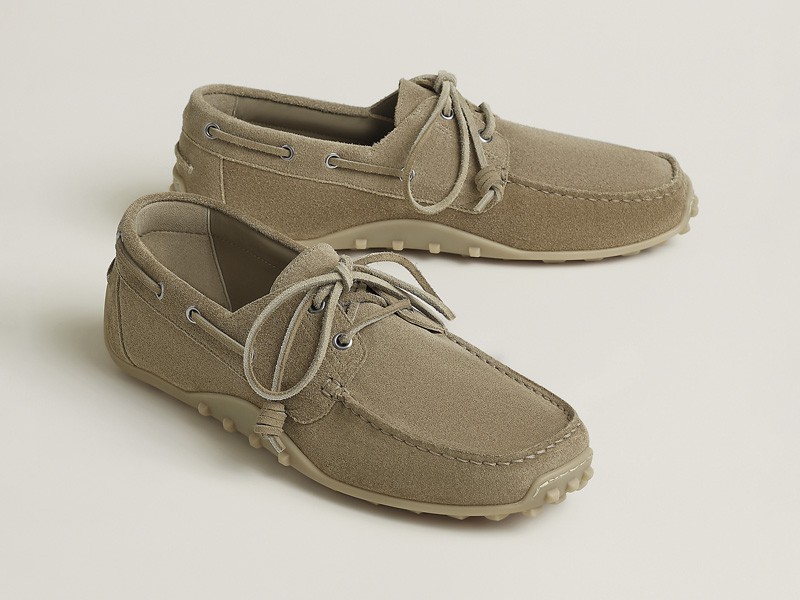 MOCASINES NAUTICOS CALZADO TENDENCIA PRIMAVERA VERNAO 2026 2027 SERMA 157member-loafer--261947ZAC9-front-wm-1-0-0-2000-2000-q99_g.jpg Náuticos masculinos combinan costuras moc, suelas y tonos neutros