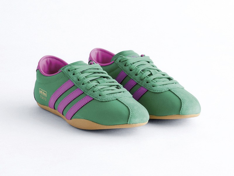 Calzado tipo futsal retro en clave sneakers urbana