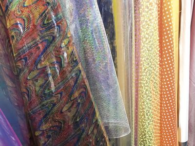 Transparencia, una de las características de la próxima temporada. Para esto, materiales traslúcidos, con muchos colores, texturas y efectos especiales. LINEAPELLE, apuntes de la feria