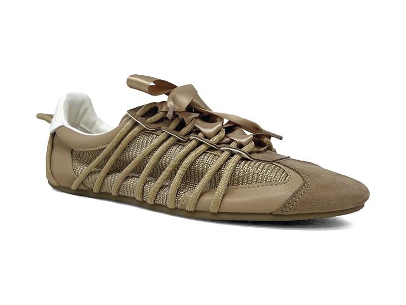 FOTO-3.jpg Destacadas en la tendencia: Las sneakerinas SHERYL