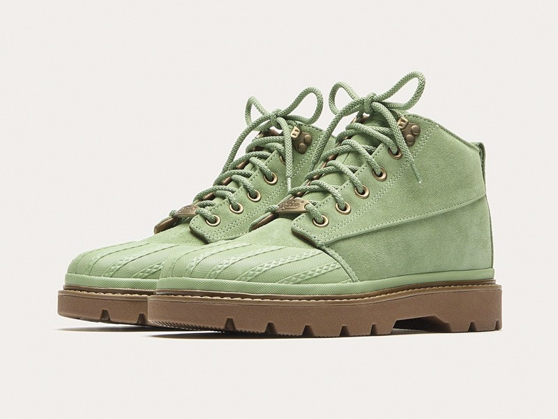 Botas workwear con suela track y costuras visibles