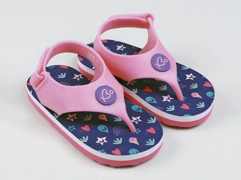 Sandalias infantiles alternan punteras abiertas y semicerradas