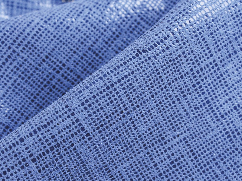 Cueros valorizan texturas, color y superficies tramadas