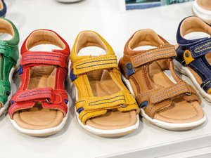 CALZADO-ZAPATO-INFANTIL-OJOTA-SANDALIA-MODA-FOOTWEAR-SHOES-KIDS-FASHION-SERMA-120A.-Gallery-Fashion-&-Shoes-20.8-7_TELYOH.jpg