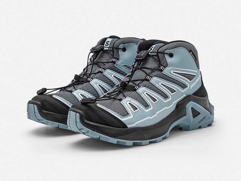 Calzado outdoor infantil con suelas de tracción y refuerzos